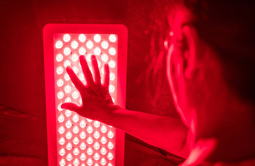 ¿Los paneles de luz roja son seguros? EMF, ojos y efectos secundarios